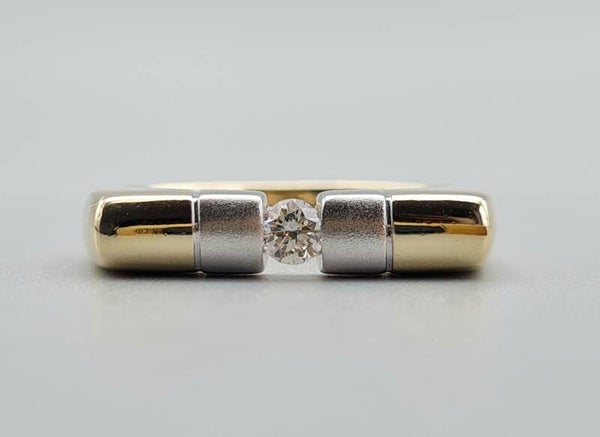 Gouden bi-color ring met diamant. Maat: 17.1. 2023/163.
