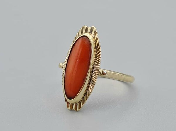 Vintage ring met edelsteen bloedkoraal. 2023/210