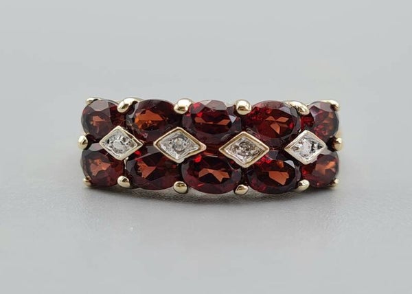 Vintage ring met edelsteen granaat en diamant.  2023/269.