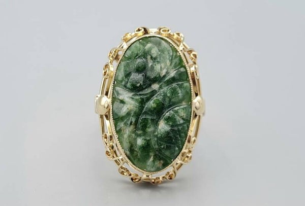 Gouden vintage ring met jade. Maat: 17.5. 2023/278/A