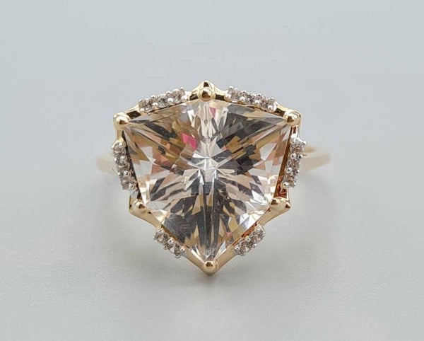Vintage ring met edelsteen morganiet en diamant.  2023/300