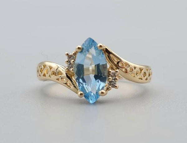 Vintage ring met edelsteen topaas en diamant. 2023/391