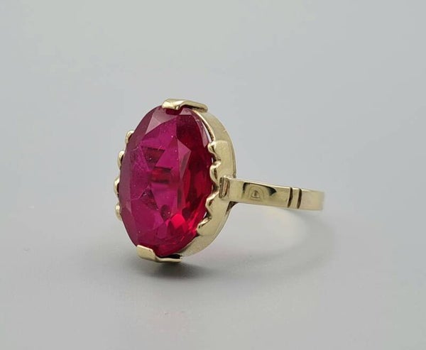 Vintage ring met edelsteen robijn. 2023/413