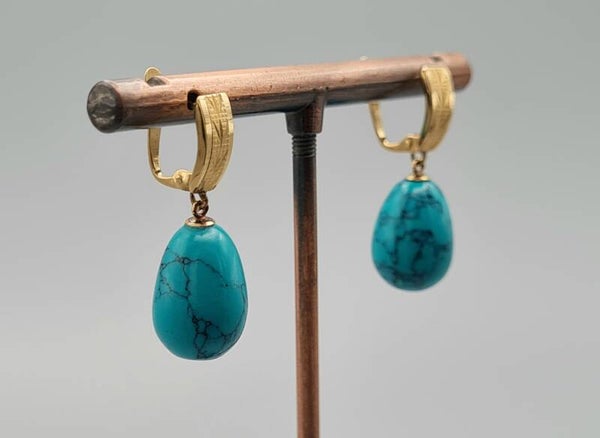 Vintage oorbellen met turkoois. 2023/428