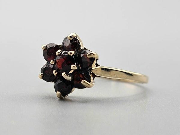 Vintage ring met edelsteen granaat. 2023/551