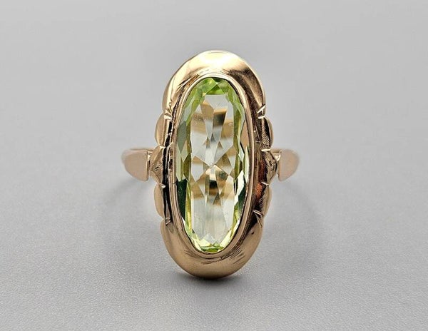 Gouden antieke ring met edelsteen groene amethist.  2023/548.