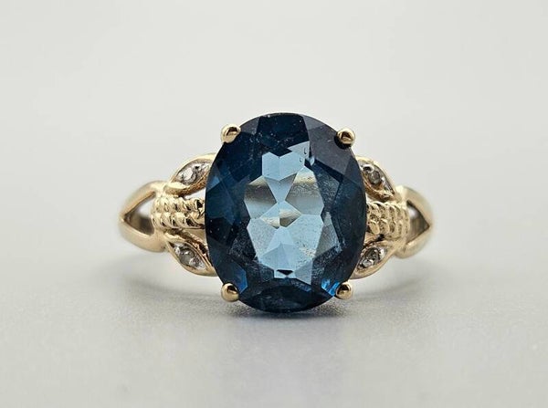 Vintage ring met edelsteen topaas en diamant. 2024/10
