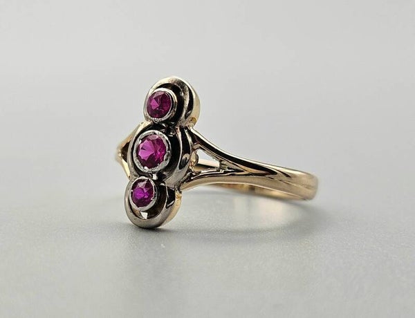 Vintage bi-color ring met edelsteen robijn. 2024/109