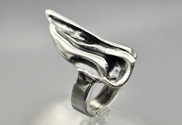 Bijzondere zilveren robuuste scandinavische design ring. 2025/510.
