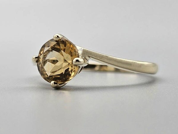 Vintage ring met edelsteen citrien. 2024/193.