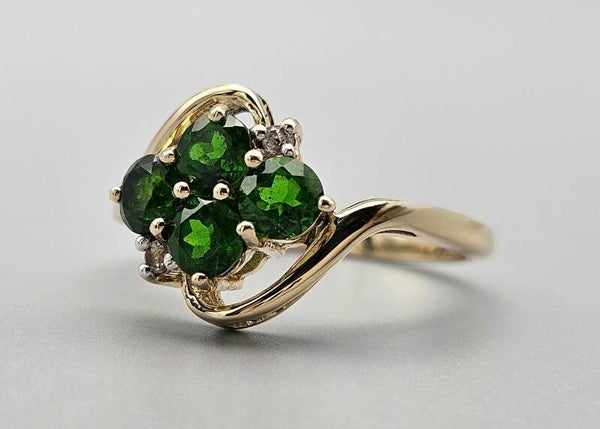Vintage ring met edelsteen smaragd en diamant. 2024/192.
