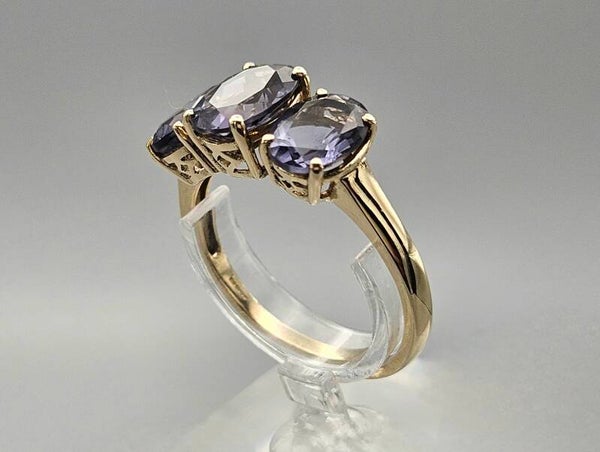 Vintage ring met edelsteen ioliet. 2024/229.