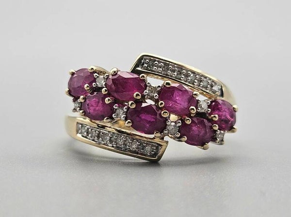 Vintage ring met edelsteen robijn en diamant. 2024/247