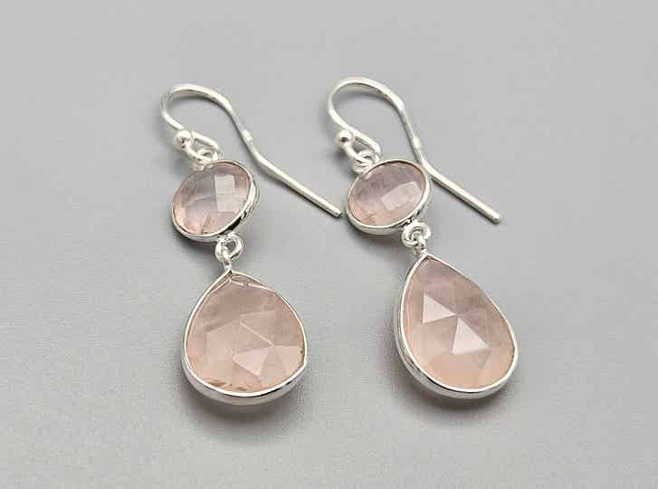 Prachtige zilveren oorbellen met edelsteen roze kwarts. 2024/Z93