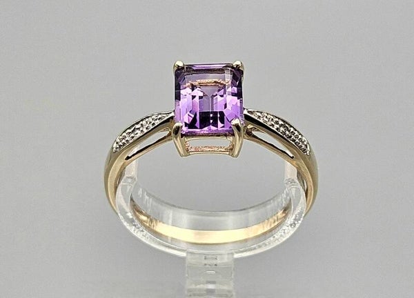 Vintage ring met edelsteen amethist en diamant. 2024/313.