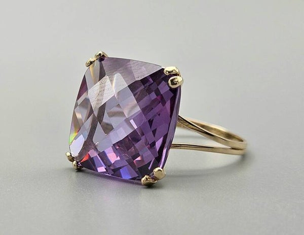 Vintage cocktail ring met edelsteen amethist. 2024/V27.