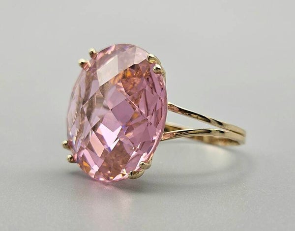 Vintage cocktail ring met edelsteen roze toermalijn. 2024/V14.