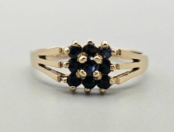 Vintage ring met edelsteen saffier. 2024/332.