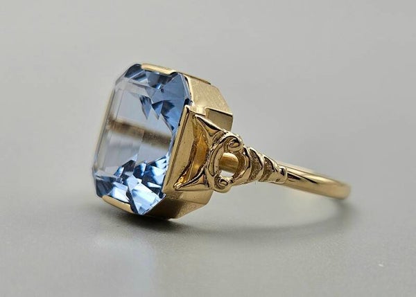 Gouden antieke Art Deco ring met edelsteen topaas. 2024/336.