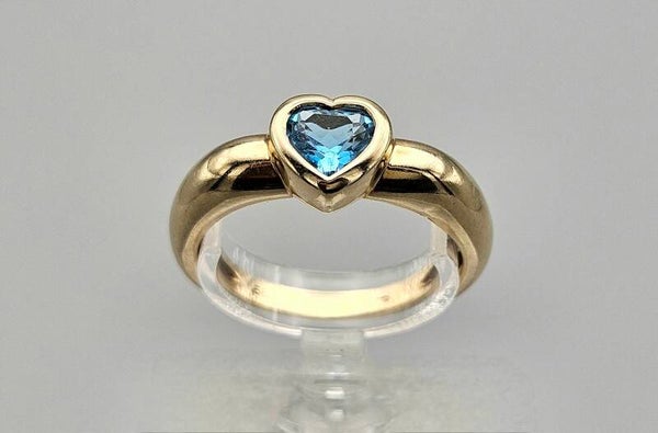 Vintage solitaire ring met edelsteen hartje topaas. 2024/348.