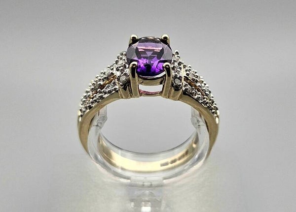 Vintage ring met edelsteen amethist en diamant. 2024/388.