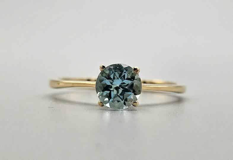 Vintage solitair ring met edelsteen aquamarijn. 2024/V67.