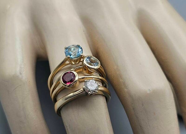 Vintage solitair ring met edelsteen saffier. 2024/V77.