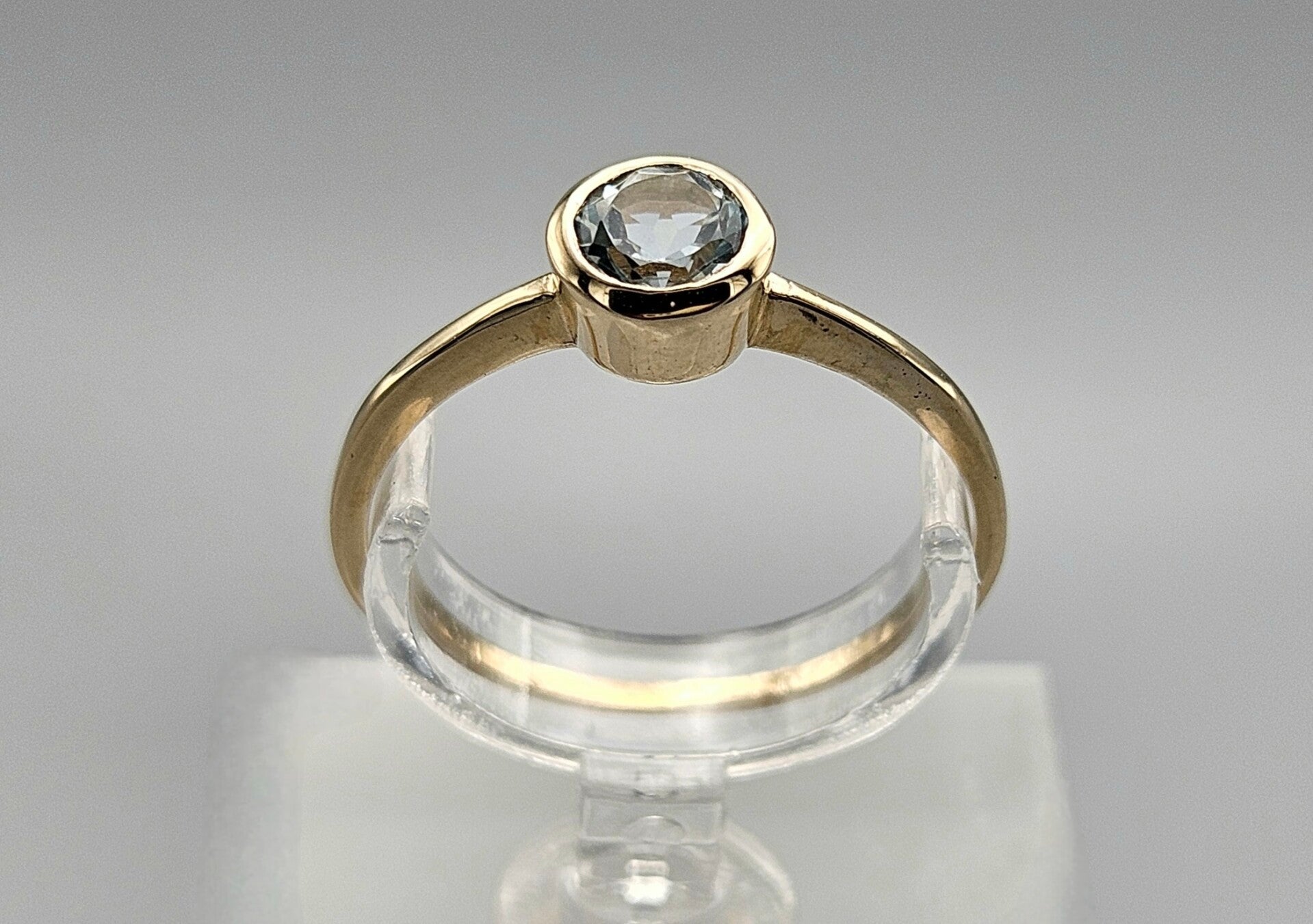 Vintage solitair ring met edelsteen aquamarijn. 2024/V79