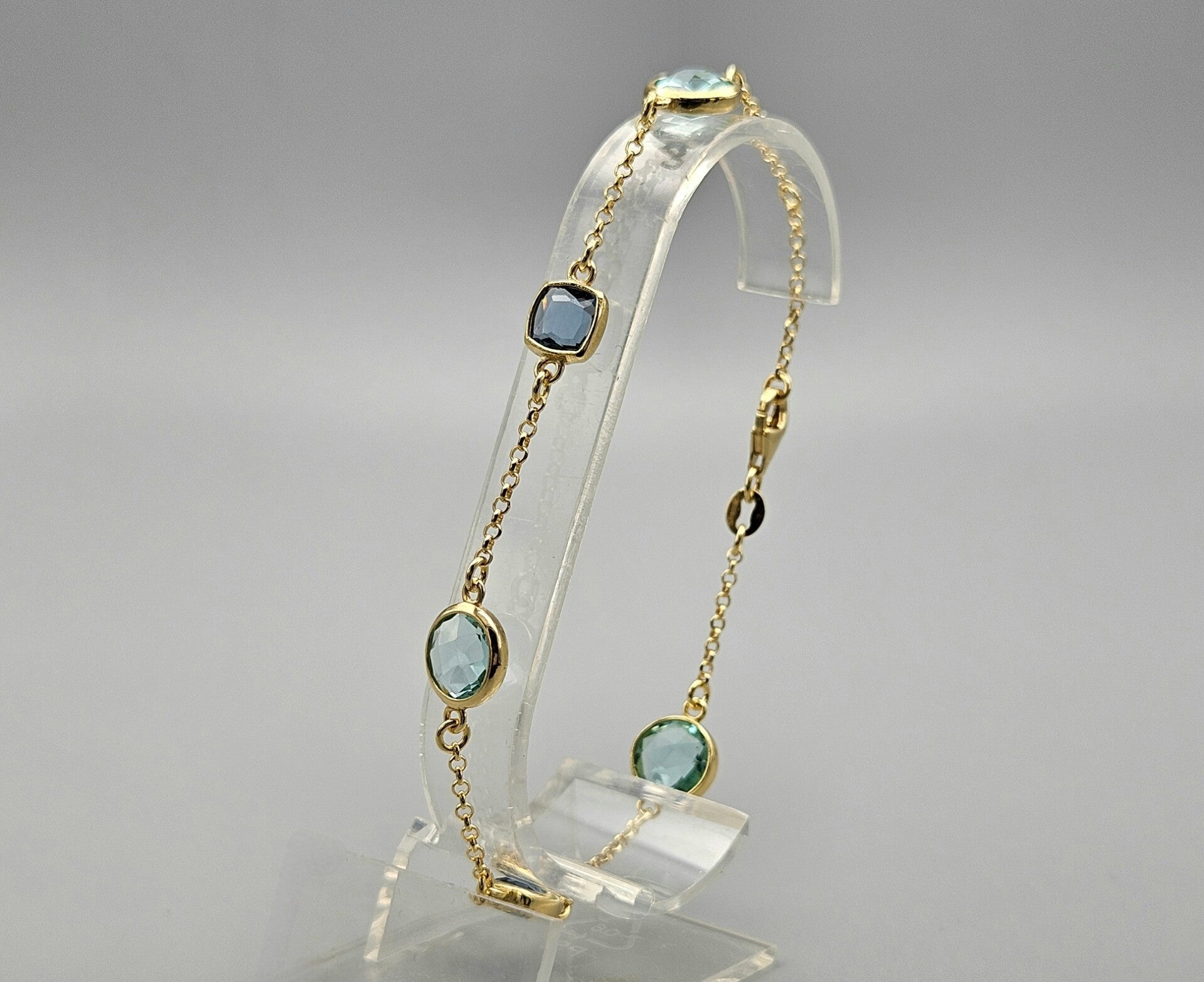 Gold Plated Silver armband  met edelstenen swiss blauwe topaas. 2026/400