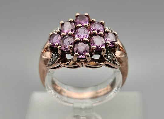 Vintage ring met edelsteen roze saffier en diamant. 2024/576.