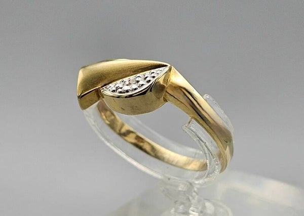 Vintage bi-color ring met diamant.  2024/604