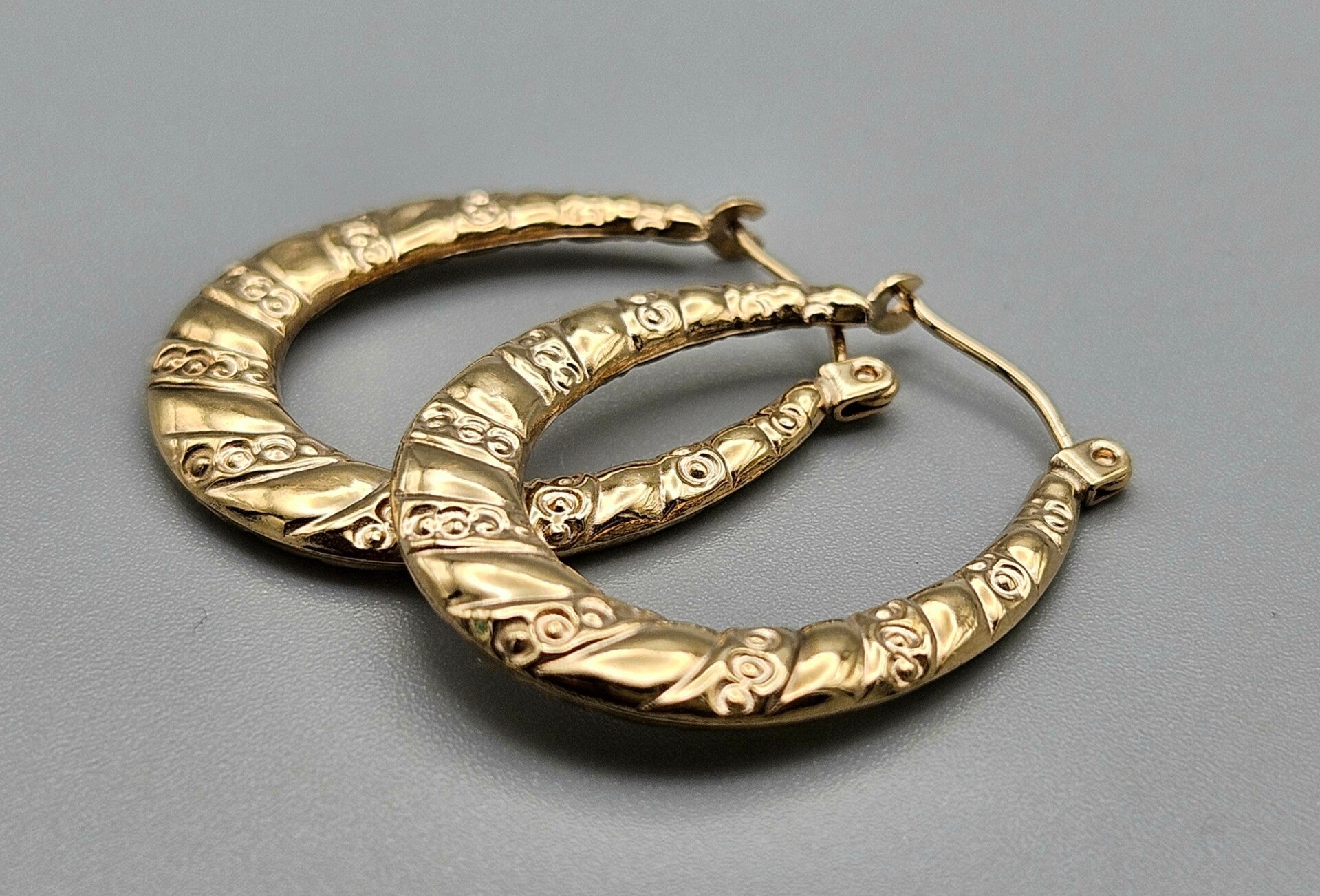 Vintage ovale bewerkte creolen. 2024/620