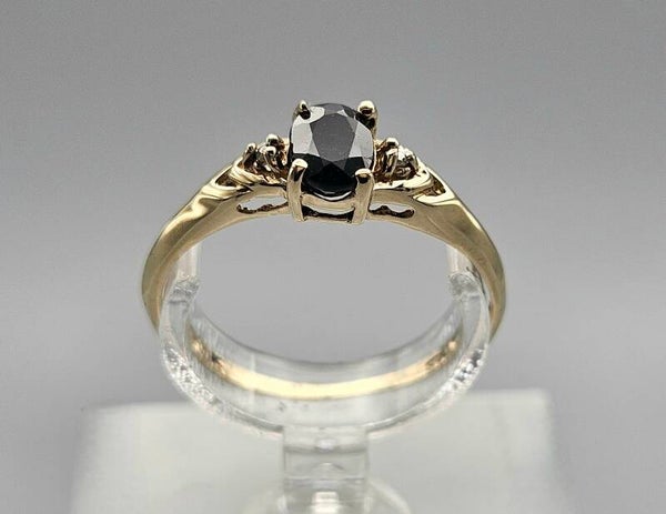 Vintage ring met edelsteen saffier en diamant. 2024/645.
