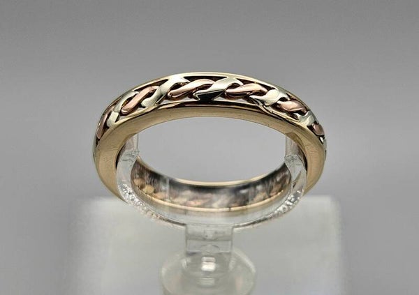 Vintage tri-colordesign ring. 2024/660.