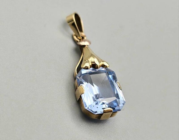 Gouden bi-color Art Deco hanger met topaas. 2024/670.