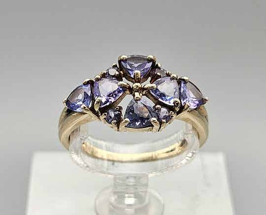 Vintage ring met edelstenen tanzaniet. 2025/187.