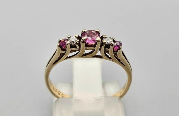 Vintage ring met edelstenen robijn en diamant. 2025/262.