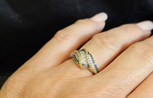 Vintage ring met diamanten en geel en groene diamanten Ca: 0.80 ct. 2025/305