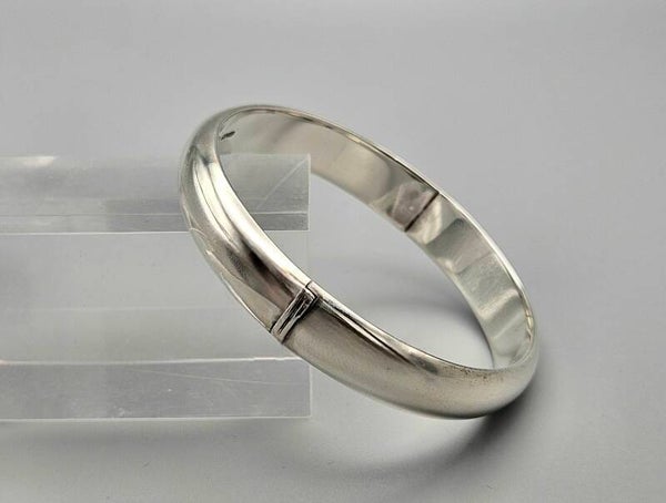 Zilveren classic bangle/slavenarmband met schanier. 2025/554.