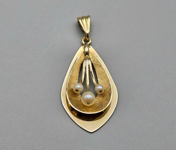 Gouden vintage hanger met parel. 2025/418