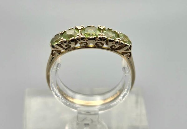 Vintage ring met edelsteen peridot. 2025/428.