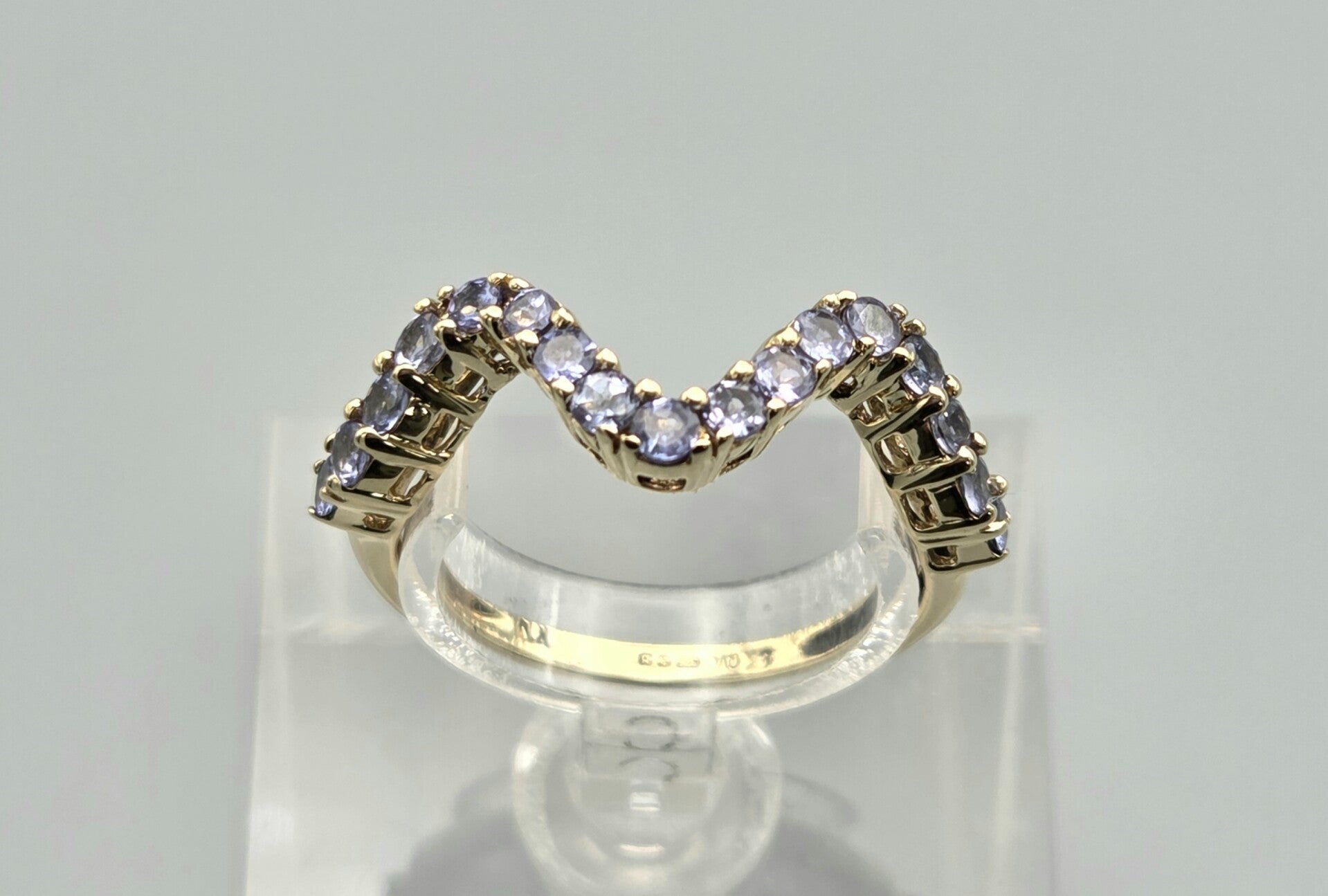 Vintage design ring met edelsteen tanzaniet. 2025/458.