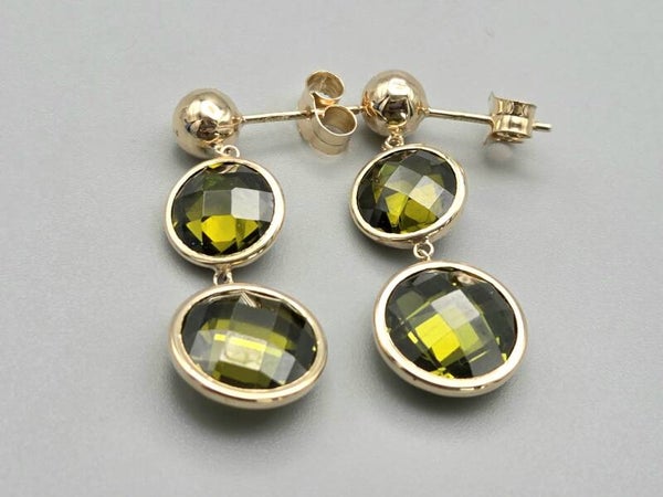 Vintage oorbellen met edelsteen peridot. 2025/495.