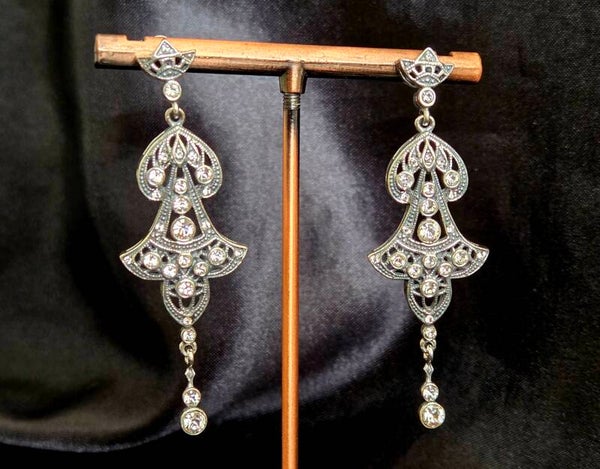 Zilveren Art Deco oorbellen met Swarovski Kristallen. 2025/521