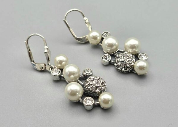 Zilveren Art Deco oorbellen met Swarovski Kristallen en parels. 2025/531