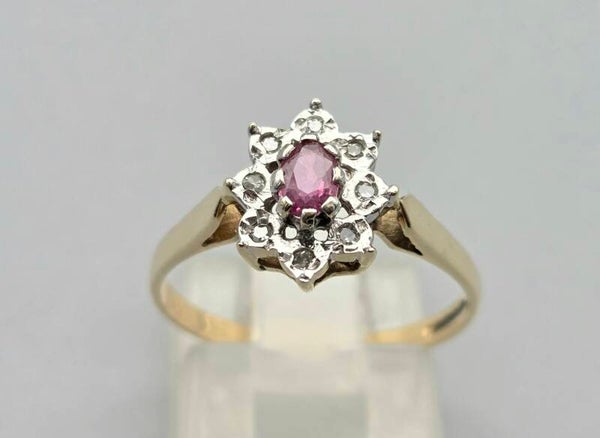 Vintage ring met edelsteen robijn en diamant. 2025/555.