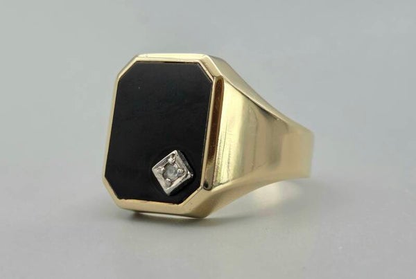 Vintage gouden zegelring met edelsteen onyx en topaas. 2025/551.