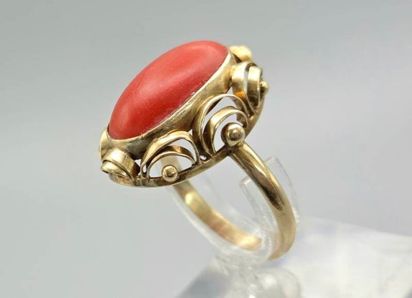 Gouden vintage ring met bloedkoraal. 2025/552.