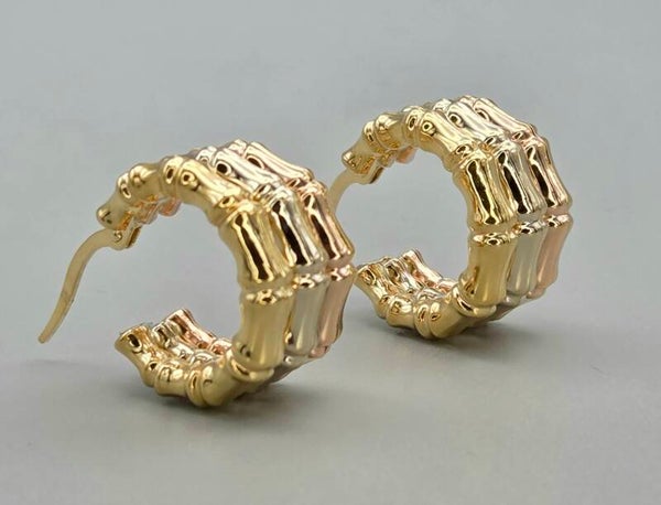 Vintage gouden tri-color bamboe oorbellen. 2025/566.
