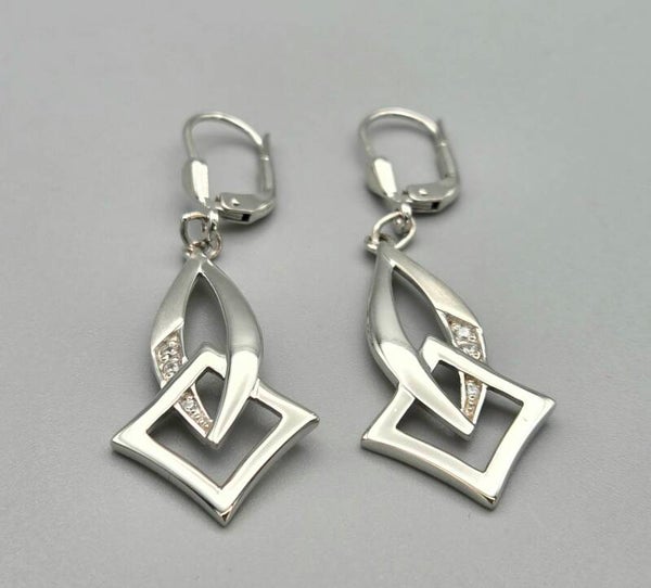 Zilveren oorbellen met zirkonia. 2025.608.